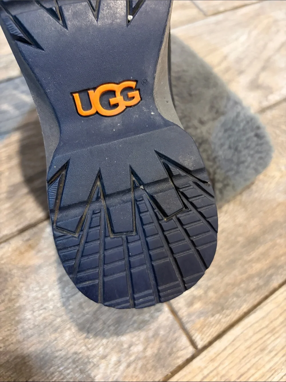 UGG Thinsulate Orellen Waterproof boots Women’s size 8